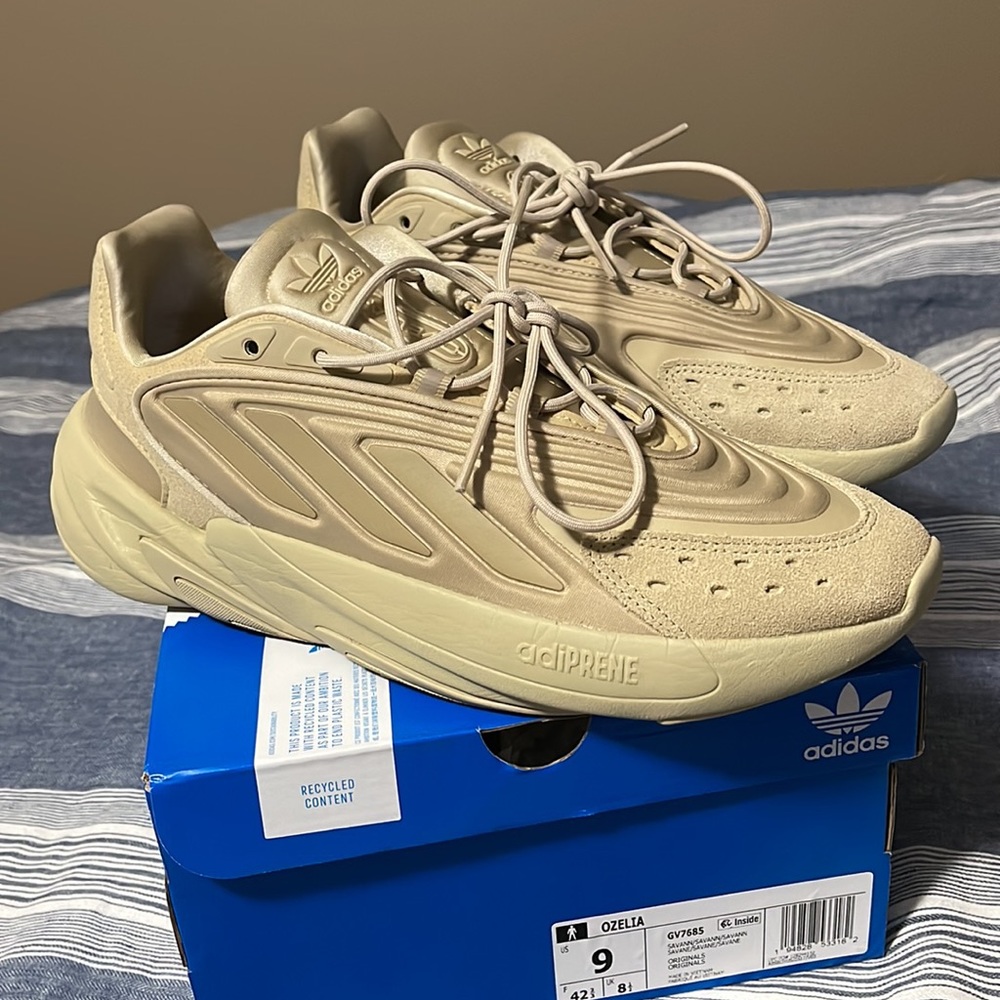 adidas Ozelia men’s size 9